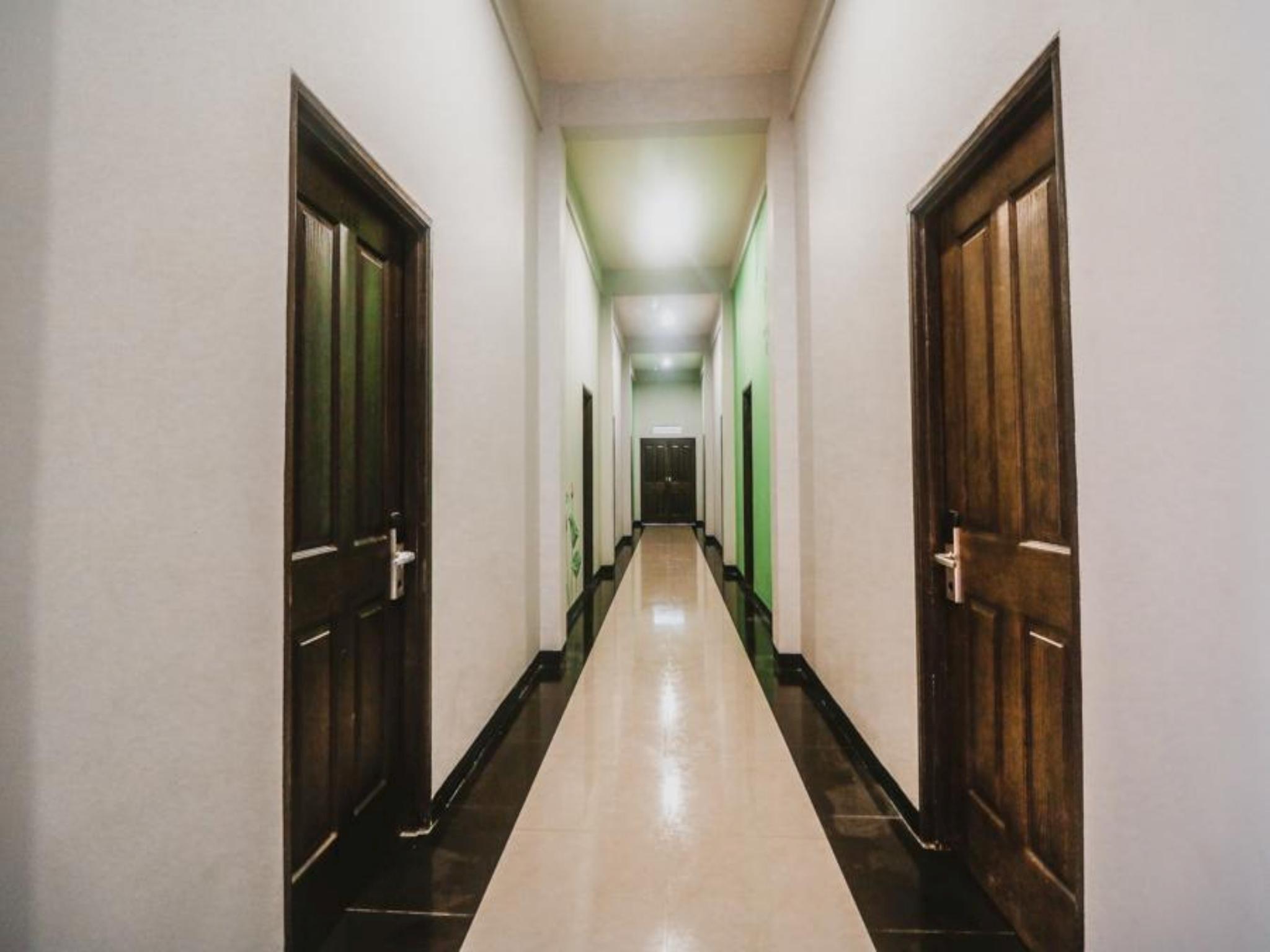 Reddoorz Plus Near Mall Slipi Jaya Yakarta Exterior foto